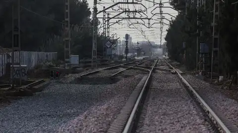 Adif sigue trabajando en la recuperación de las vías afectadas por la DANA Adif sigue trabajando en la recuperación de las vías afectadas por la DANA