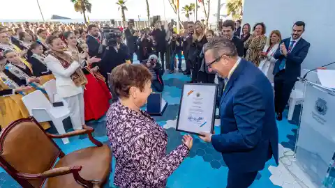 Benidorm entrega a María Botella, presidenta de Anémona, la Medalla Corporativa de Benidorm. Benidorm entrega a María Botella, presidenta de Anémona, la Medalla Corporativa de Benidorm.