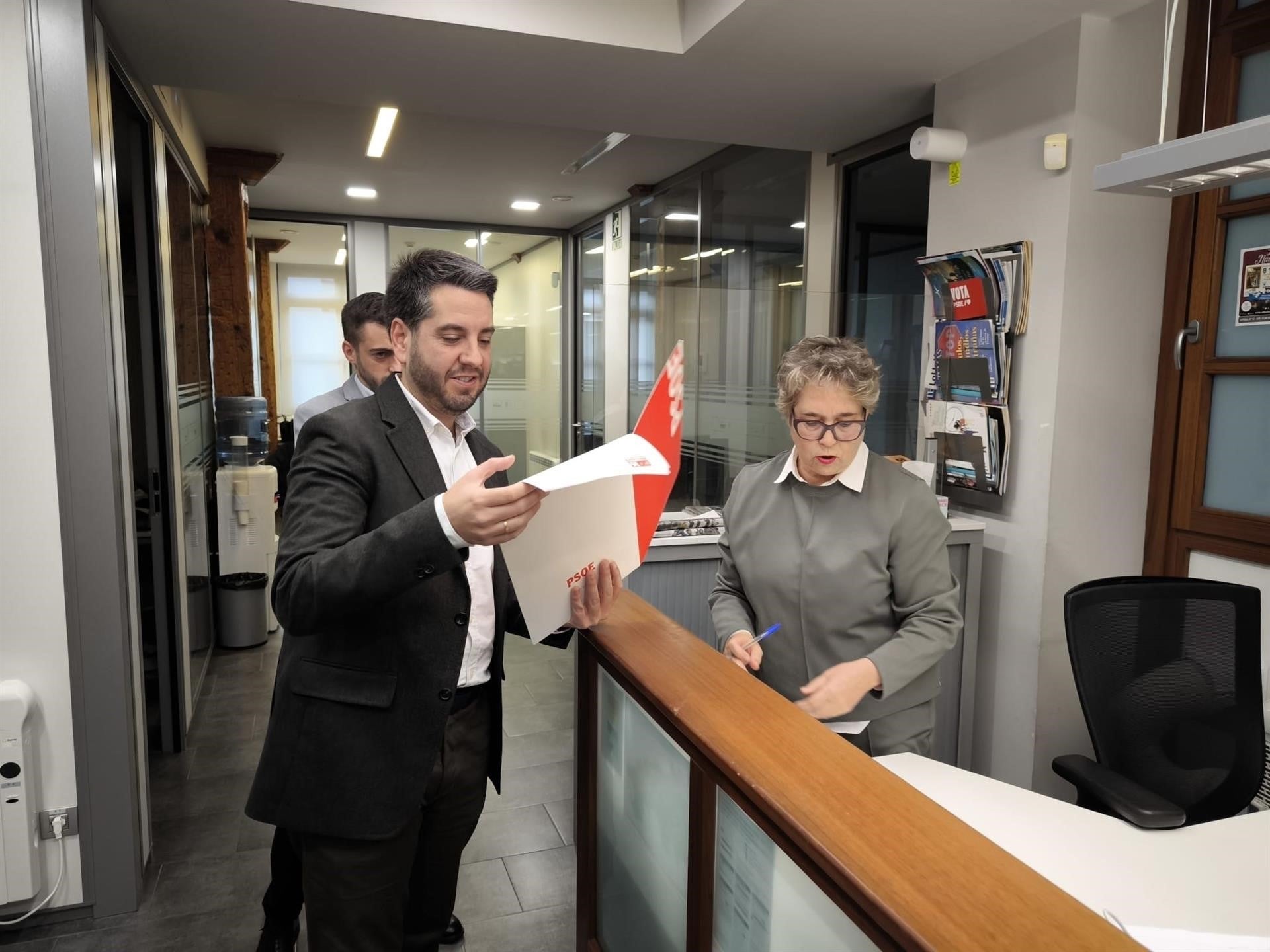 Javier García registra su precandidatura a la Secretaría General del PSOE de La Rioja Javier García registra su precandidatura a la Secretaría General del PSOE de La Rioja