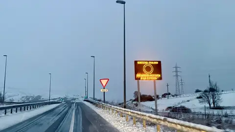Autovía A-67 con nieve en Cantabria Autovía A-67 con nieve en Cantabria