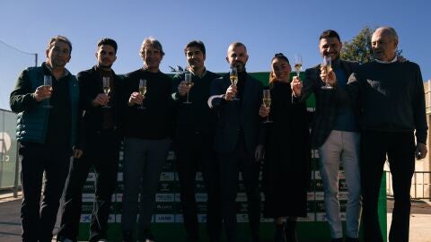 Brindis del Betis en la convivencia navide&ntilde;a anual.