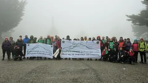 Vecinos del entorno de La Pinilla, montañeros y ecologistas alertan del peligro que vive la estación Este fin de semana han comenzado las movilizaciones con una marcha senderista.