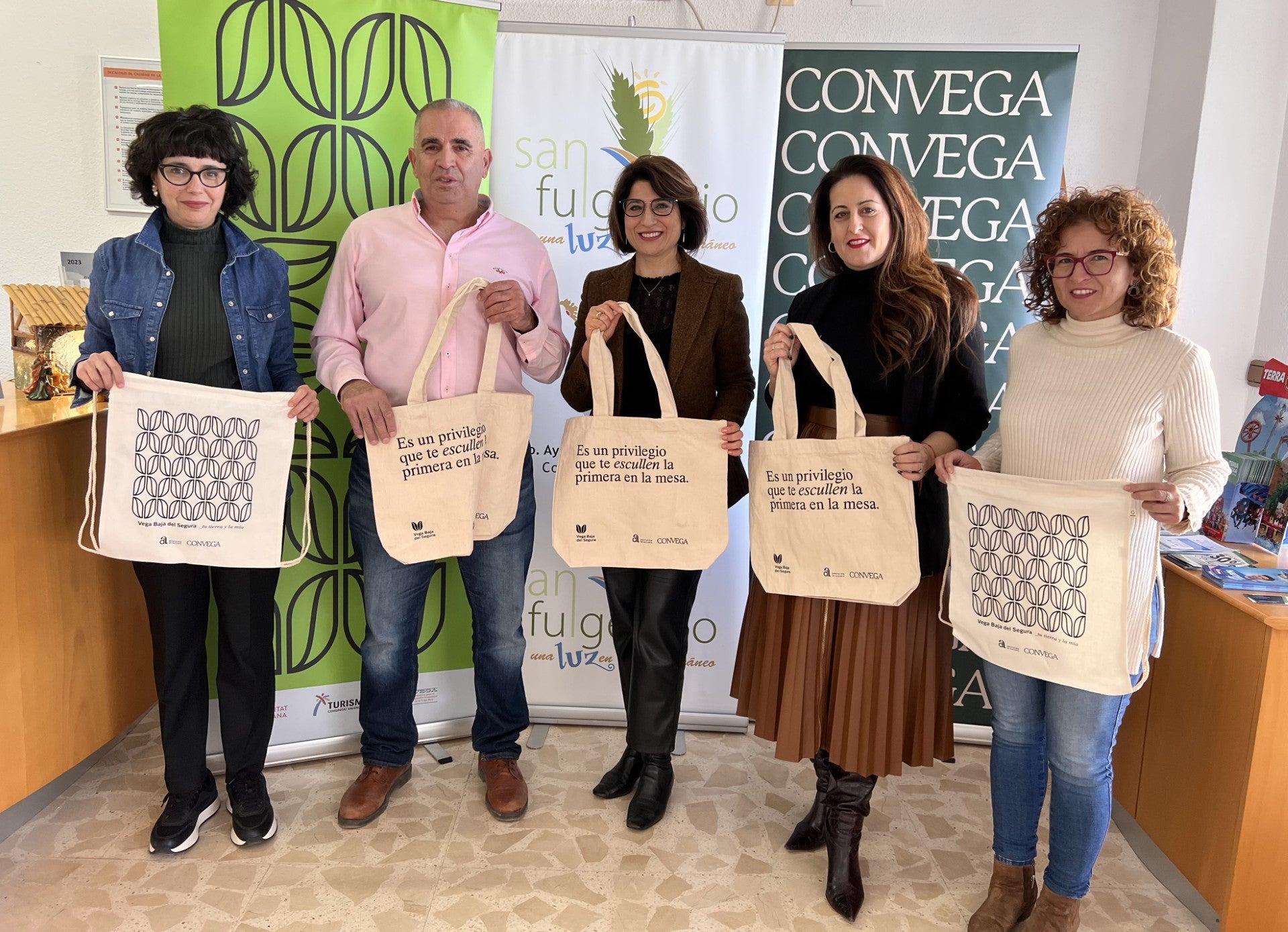 Convega presenta nuevo material promocional de la Marca Territorio para reivindicar el habla popular de la Vega Baja del Segura Convega presenta nuevo material promocional de la Marca Territorio para reivindicar el habla popular de la Vega Baja del Segura