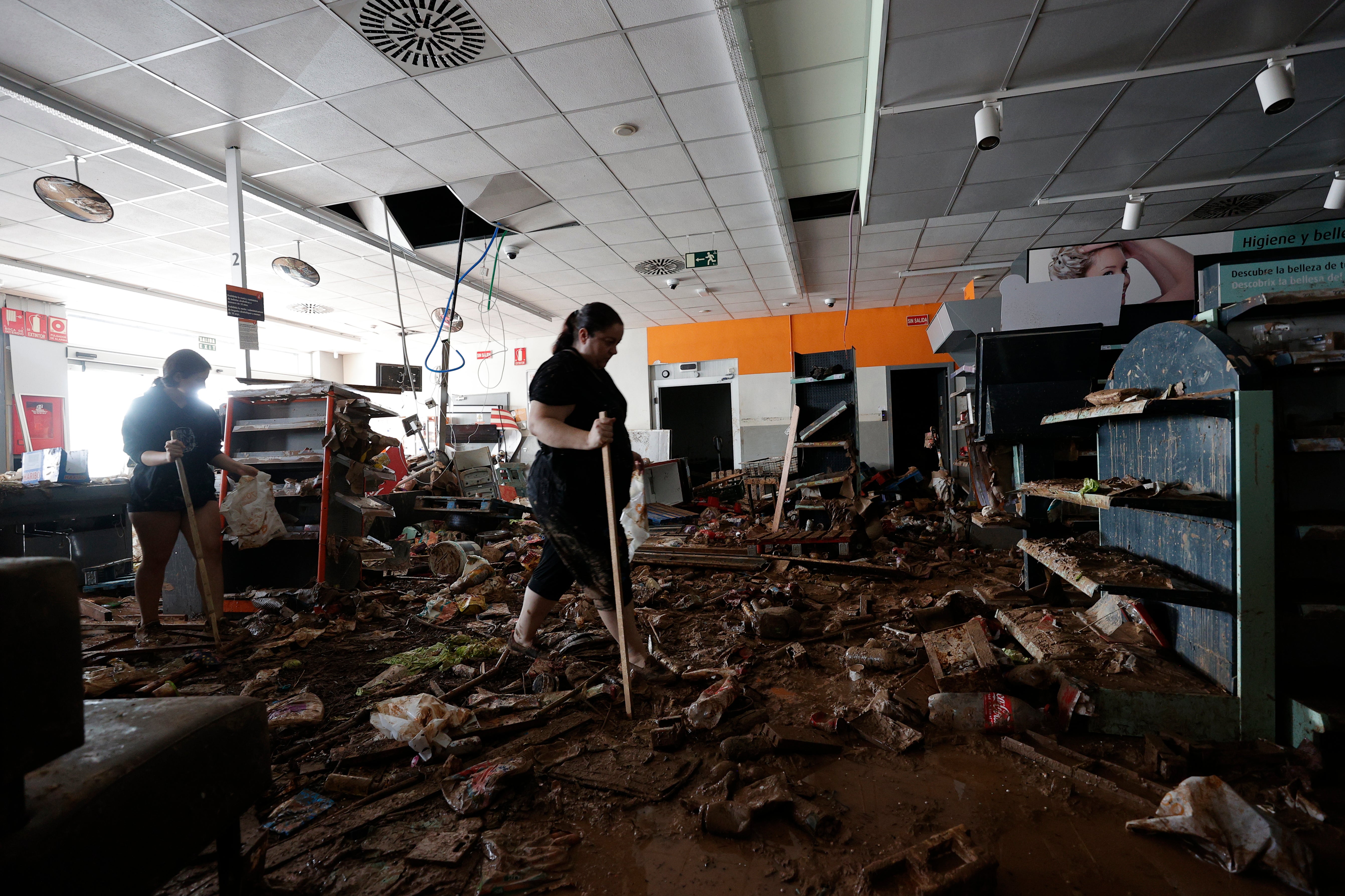 Los supermercados valencianos reclaman la exención fiscal en las ayudas por la DANA Los supermercados valencianos reclaman la exención fiscal en las ayudas por la DANA