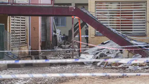 El colegio Luis Vives tras el derrumbe del porchado en el que murió un operario El colegio Luis Vives tras el derrumbe del porchado en el que murió un operario