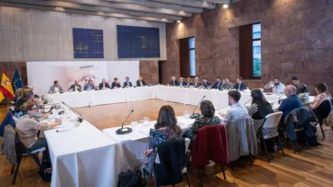 Momento de la reunión del Pacto Canaria de Migración en la tarde del 09 de diciembre de 2024 Momento de la reunión del Pacto Canaria de Migración en la tarde del 09 de diciembre de 2024