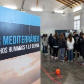 Jóvenes alfasinos en la piel de los migrantes