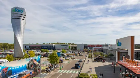Un hombre de 55 años herido tras un accidente laboral, al caer desde 2 metros de altura en El Faro en Badajoz Un hombre de 55 años herido tras un accidente laboral, al caer desde 2 metros de altura en El Faro en Badajoz