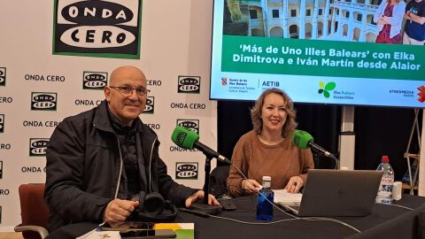 Pere Joan Planas, director gerente de la AETIB, junto a Elka Dimitrova. 