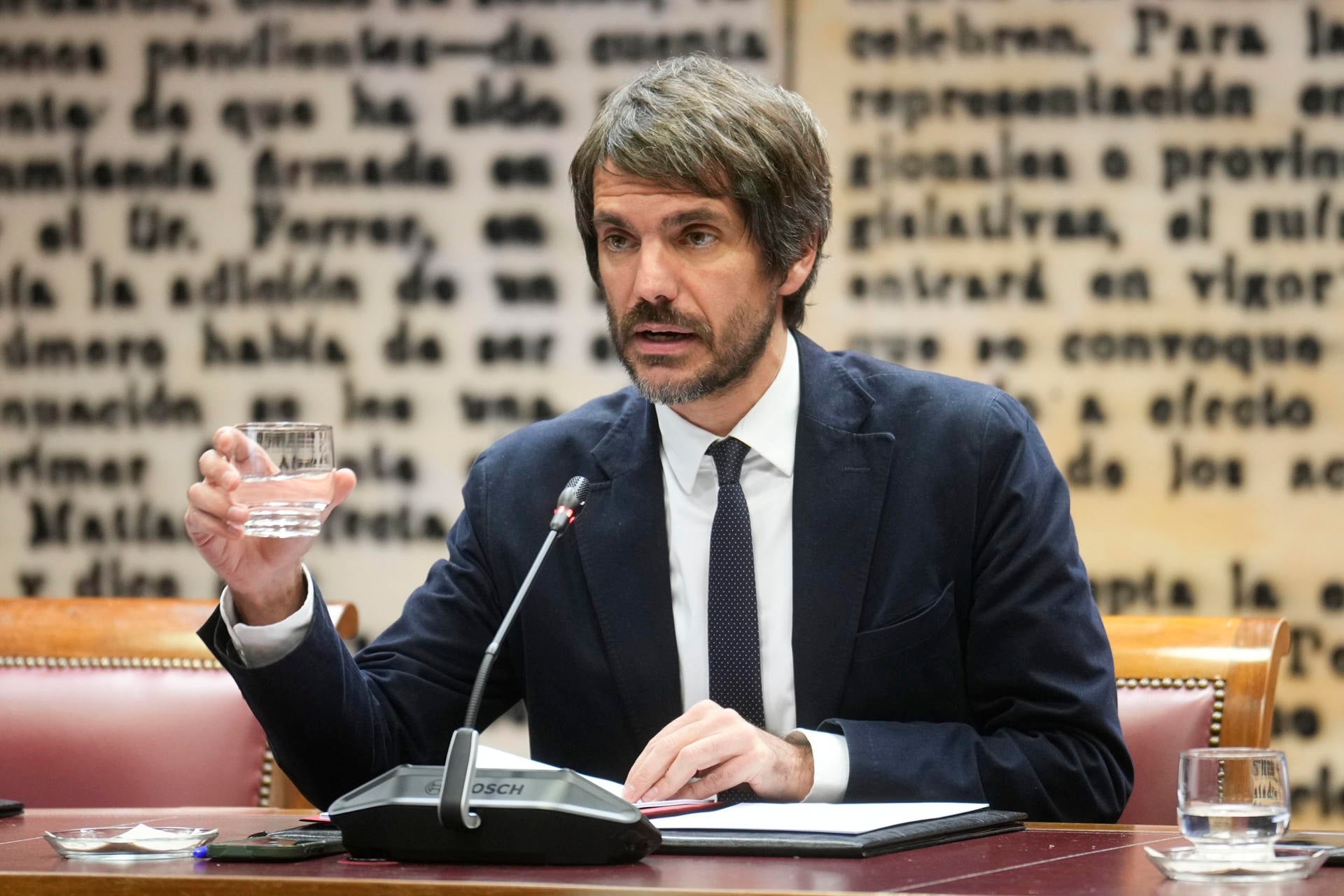 Urtasun, sobre las críticas por su ausencia en la reapertura de Notre Dame: "Voy al circo como ministro porque es mi obligación" Urtasun, sobre las críticas por su ausencia en la reapertura de Notre Dame: "Voy al circo como ministro porque es mi obligación"