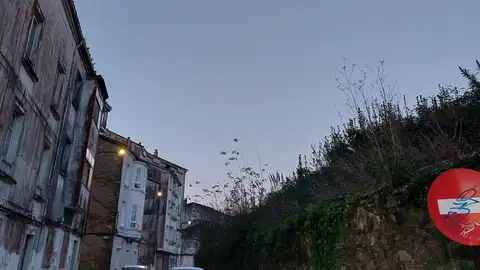 El Concello de Santiago impondrá a Adif una "multa coercitiva" a Adif por ejecutar solo "arreglos puntuales" en el muro de la rua Vedra El Concello de Santiago impondrá a Adif una "multa coercitiva" a Adif por ejecutar solo "arreglos puntuales" en el muro de la rua Vedra