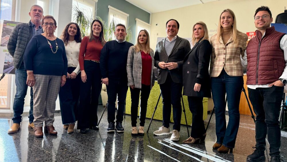 El alcalde de Finestrat con su equipo de Gobierno