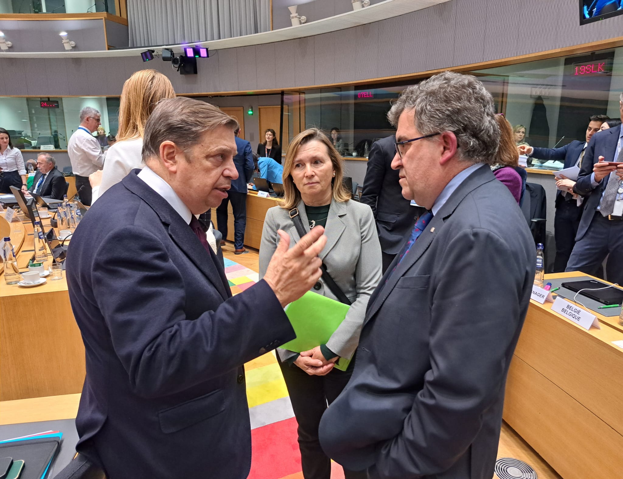 Simonet, sobre el acuerdo de pesca: "La amenaza de reducción del 79% se ha esquivado, pero no se ha eliminado" Simonet, sobre el acuerdo de pesca: "La amenaza de reducción del 79% se ha esquivado, pero no se ha eliminado"