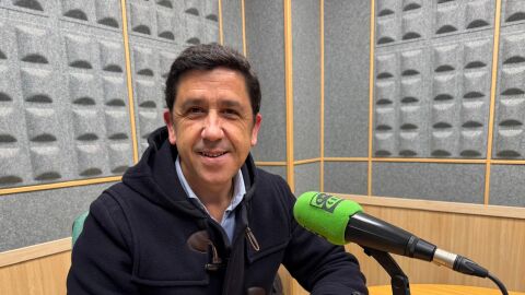 El alcalde de Ayamonte, Alberto Fern&aacute;ndez, en los estudios de Onda Cero.