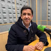 El alcalde de Ayamonte, Alberto Fernández, en los estudios de Onda Cero. El alcalde de Ayamonte, Alberto Fernández, en los estudios de Onda Cero.