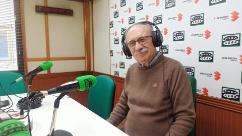 Isidro S&aacute;nchez en los estudios de Onda Cero Radio Ciudad Real