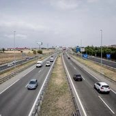 Coches por una autovía Coches por una autovía