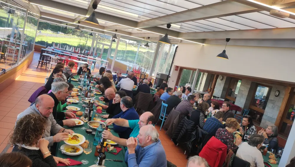 La Sociedad Amigos de Boal celebra comida de Navidad entregando los tres galardones. La Sociedad Amigos de Boal celebra comida de Navidad entregando los tres galardones.