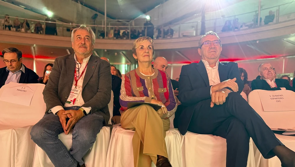 El alcalde de Benidorm, Toni Pérez, y la consellera de Industria, Marian Cano, en el congreso UGT de Benidorm El alcalde de Benidorm, Toni Pérez, y la consellera de Industria, Marian Cano, en el congreso UGT de Benidorm