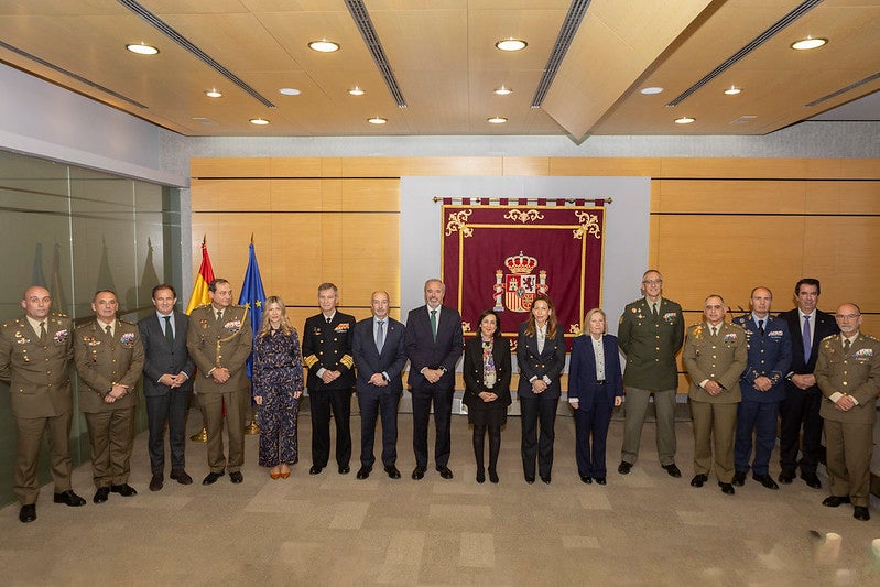 La ministra Robles apoyará a Aragón en la creación de un hub de defensa La ministra Robles apoyará a Aragón en la creación de un hub de defensa