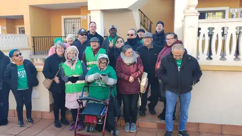 Integrantes de la PAH Elx-Crevillent en Los Arenales del Sol de Elche. Integrantes de la PAH Elx-Crevillent en Los Arenales del Sol de Elche.
