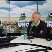 El ministro de Política Territorial y Memoria Histórica, Ángel Víctor Torres, durante la entrevista con Carlos Alsina en 'Más de uno'