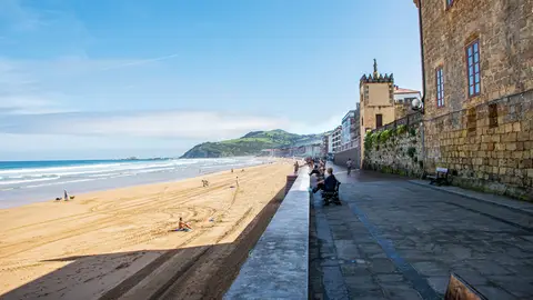 Euskadi busca adaptar la playa de Zarautz al cambio climático Euskadi busca adaptar la playa de Zarautz al cambio climático