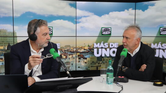 El ministro de Política Territorial y Memoria Histórica, Ángel Víctor Torres, durante la entrevista con Carlos Alsina en 'Más de uno'