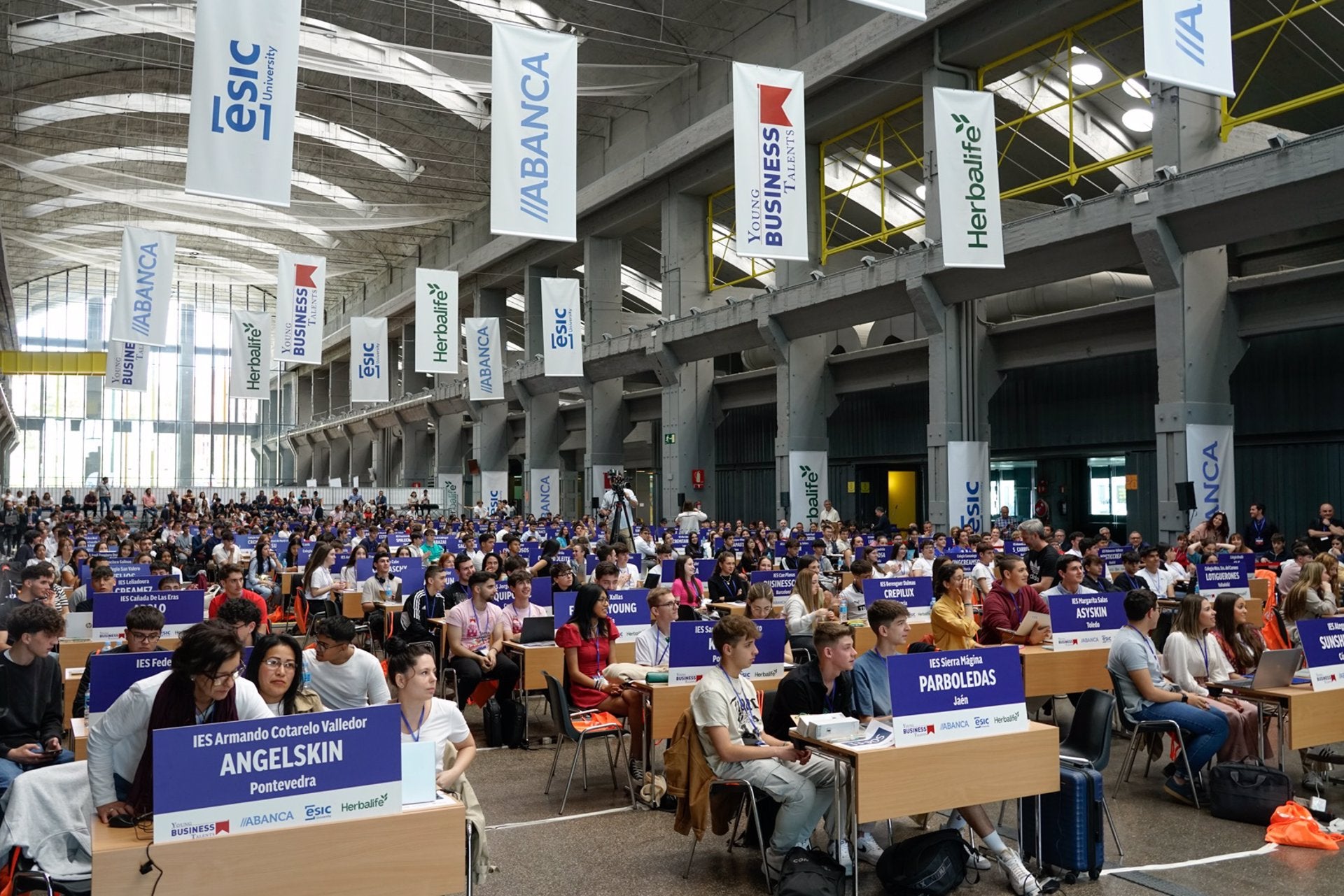 Más de 400 estudiantes extremeños competirán por ser el 'mejor empresario virtual' de España Más de 400 estudiantes extremeños competirán por ser el 'mejor empresario virtual' de España