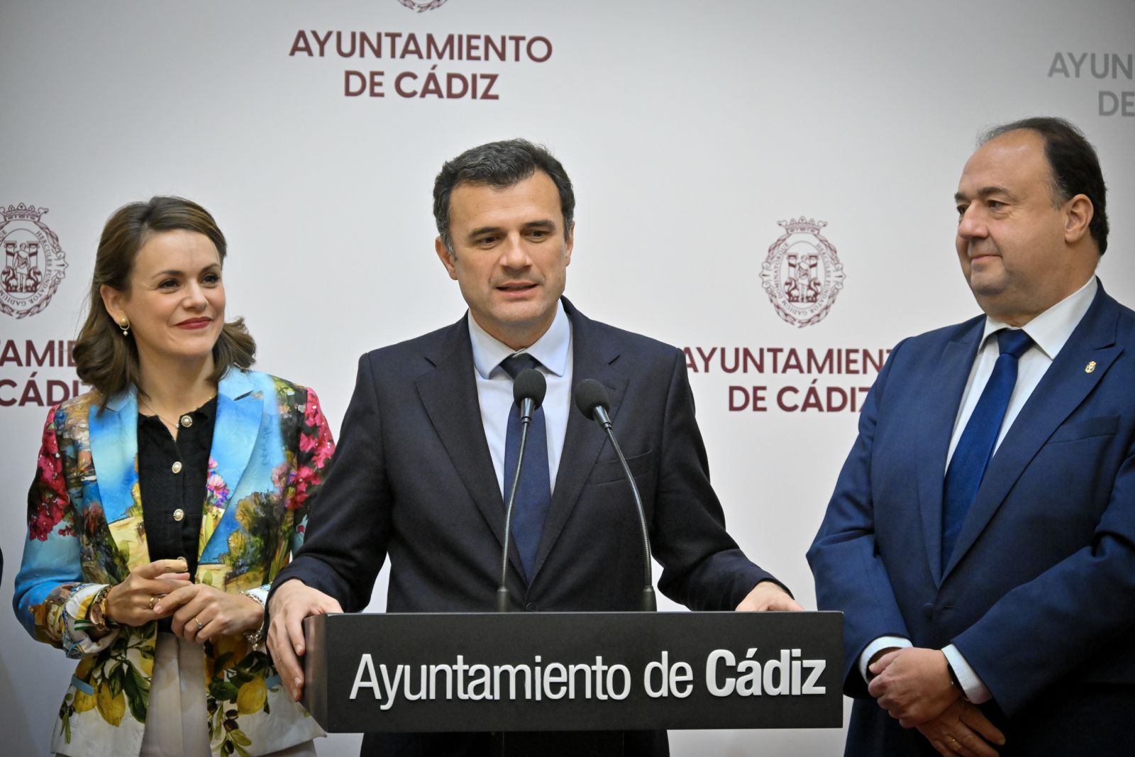 Ayuntamiento de Cádiz y UCA ponen en marcha la Escuela de Comercio de Cádiz Ayuntamiento de Cádiz y UCA ponen en marcha la Escuela de Comercio de Cádiz