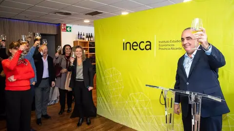 Nacho Amirola brinda por el nuevo año Nacho Amirola brinda por el nuevo año