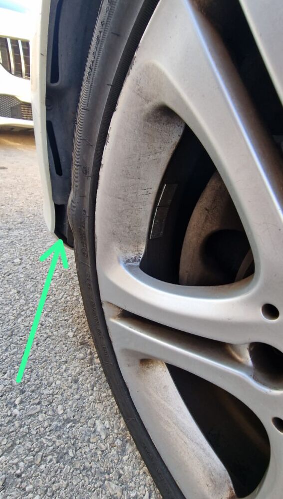 Vecinos de Orihuela costa tapan los baches de su calle ante la falta de conservación del Ayuntamiento