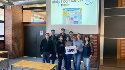 Estudiantes del campus de Albacete donan a AFANION el dinero recaudado con sus micronegocios Estudiantes del campus de Albacete donan a AFANION el dinero recaudado con sus micronegocios