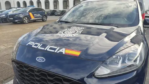 Coche de la Policía Nacional. Coche de la Policía Nacional.