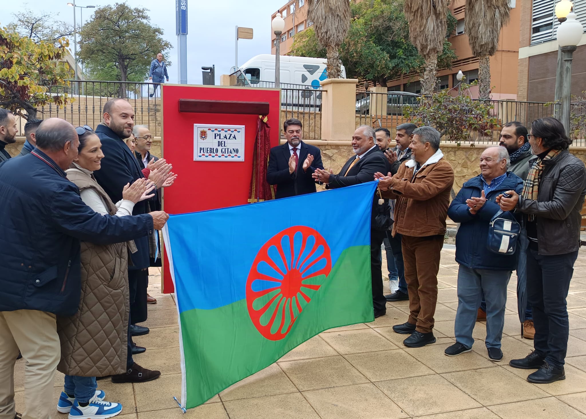 Alicante reconoce la “gran aportación” del pueblo gitano a la ciudad con una plaza en Campoamor Alicante reconoce la “gran aportación” del pueblo gitano a la ciudad con una plaza en Campoamor