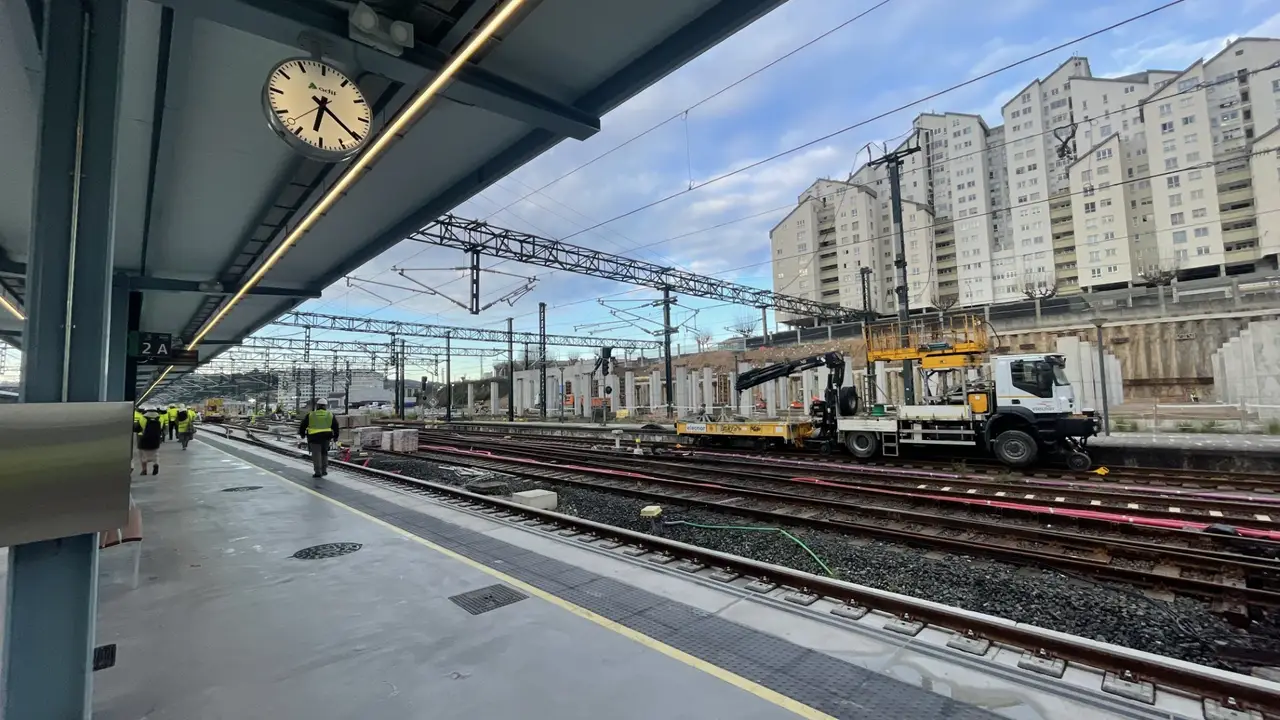Andenes y vías de la estación provisional de tren de A Coruña Andenes y vías de la estación provisional de tren de A Coruña