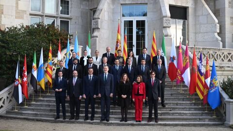 El Rey Felipe VI en la foto de familia de la Conferencia de Presidentes
