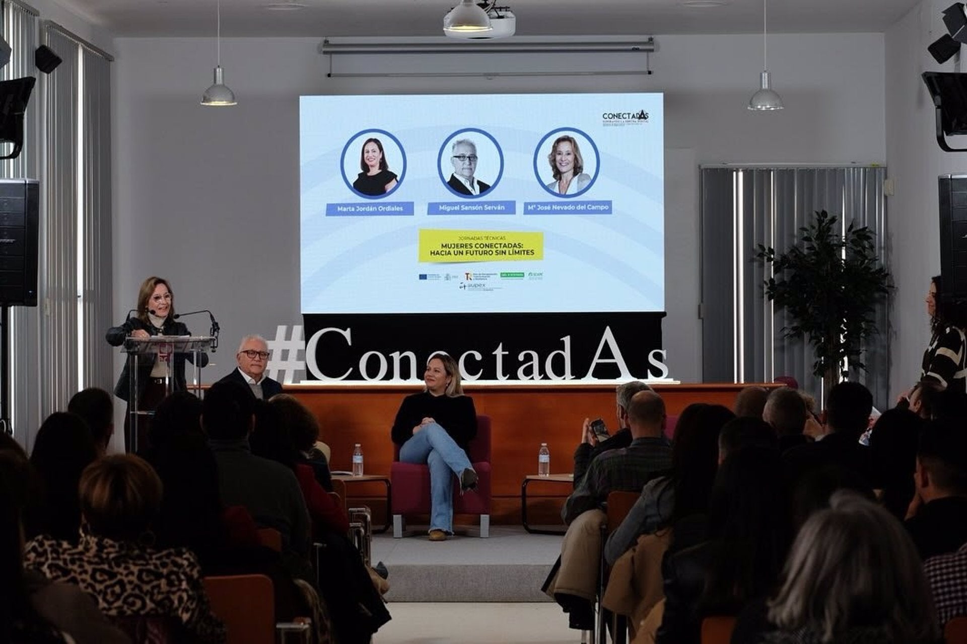 Más de 13.600 mujeres reciben formación en el programa ConectadAS Extremadura Más de 13.600 mujeres reciben formación en el programa ConectadAS Extremadura