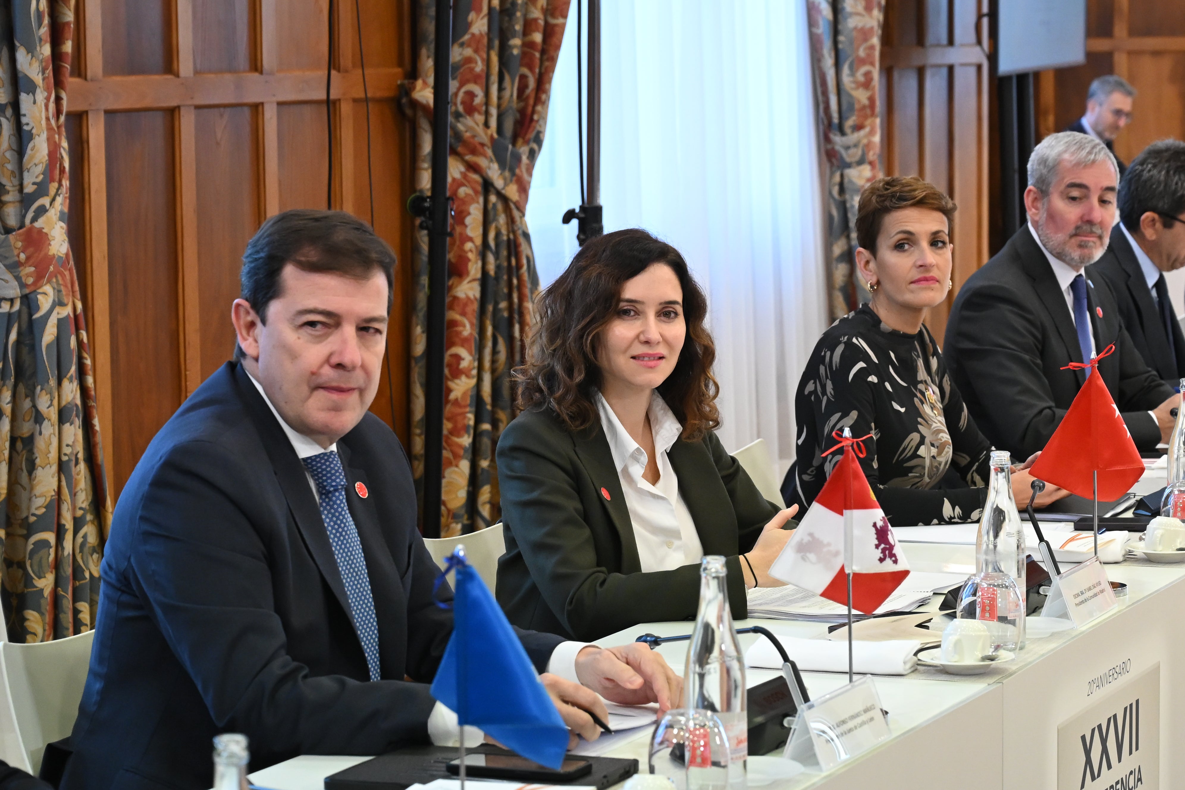 Ayuso dice a Sánchez que si quiere un estado federal, lo proponga en un programa electoral Ayuso dice a Sánchez que si quiere un estado federal, lo proponga en un programa electoral