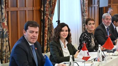 Los presidentes autonómicos de Castilla y León, Madrid y Navarra, Alfonso Fernández Mañueco, Isabel Díaz Ayuso, y María Chivite, durante la reunión de la XXVII Conferencia de Presidentes Los presidentes autonómicos de Castilla y León, Madrid y Navarra, Alfonso Fernández Mañueco, Isabel Díaz Ayuso, y María Chivite, durante la reunión de la XXVII Conferencia de Presidentes