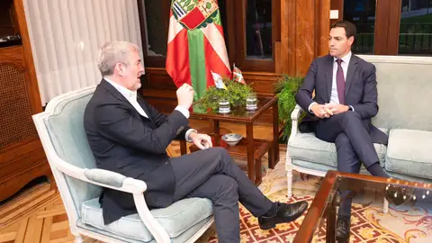 Fernado Clavijo, Presidente del Gobierno de Canarias e Imanol Pradales, Lehendakari vasco Fernado Clavijo, Presidente del Gobierno de Canarias e Imanol Pradales, Lehendakari vasco