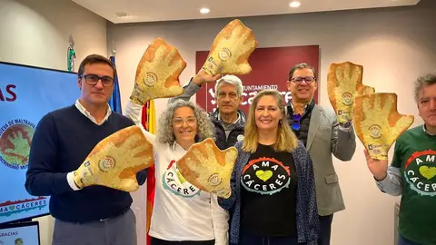 El proyecto 'Maltravieso, la cueva de los secretos' divulga entre los escolares la prehistoria de Cáceres El proyecto 'Maltravieso, la cueva de los secretos' divulga entre los escolares la prehistoria de Cáceres