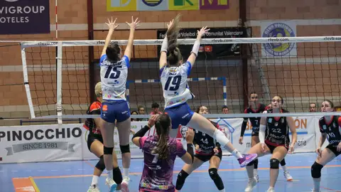 Los equipos del Servigroup Playas de Benidorm voley pista cierran el año en el pabellón Raúl Mesa ante su afición Los equipos del Servigroup Playas de Benidorm voley pista cierran el año en el pabellón Raúl Mesa ante su afición