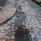 Vecinos del casco histórico demandan actuar en la rúa Loureiros que "está literalmente deshecha" y "tiene problemas muy graves"