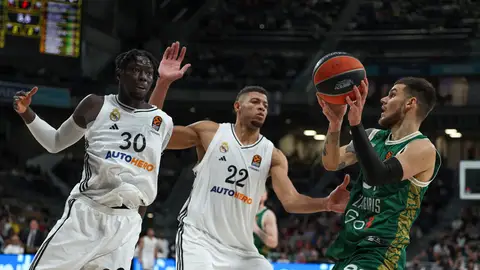 El Real Madrid sigue sin levantar cabeza en la Euroliga El Real Madrid sigue sin levantar cabeza en la Euroliga