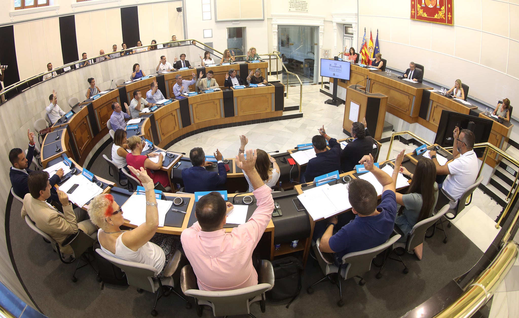 El socialista, Vicente Arques, denuncia la parálisis de la Diputación "por la mala gestión de su presidente, Toni Pérez" El socialista, Vicente Arques, denuncia la parálisis de la Diputación "por la mala gestión de su presidente, Toni Pérez"