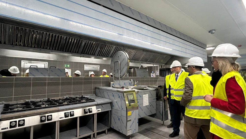 El área de cocina está equipada con la última tecnología y podrá atender a 500 pacientes diarios El área de cocina está equipada con la última tecnología y podrá atender a 500 pacientes diarios