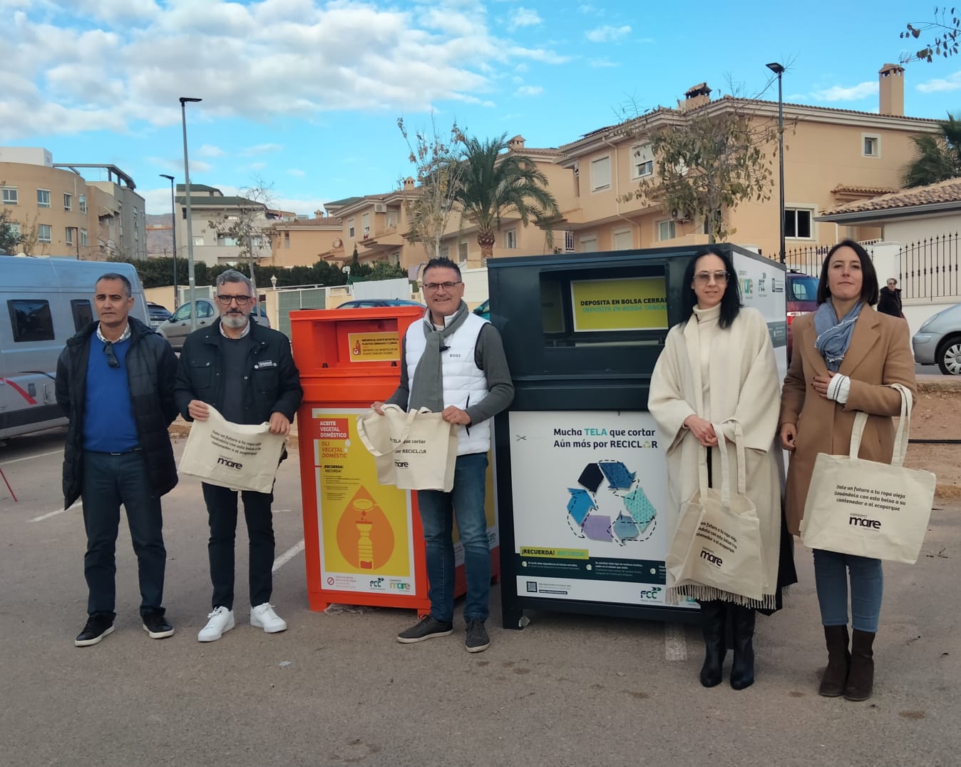 El Consorci Mare presenta en l'Alfàs la campaña de sensibilización ambiental para la recogida separada de textil y aceite El Consorci Mare presenta en l'Alfàs la campaña de sensibilización ambiental para la recogida separada de textil y aceite
