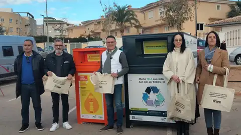 El Consorci Mare presenta en Alfaz la campaña de sensibilización ambiental para la recogida separada de textil y aceite El Consorci Mare presenta en Alfaz la campaña de sensibilización ambiental para la recogida separada de textil y aceite