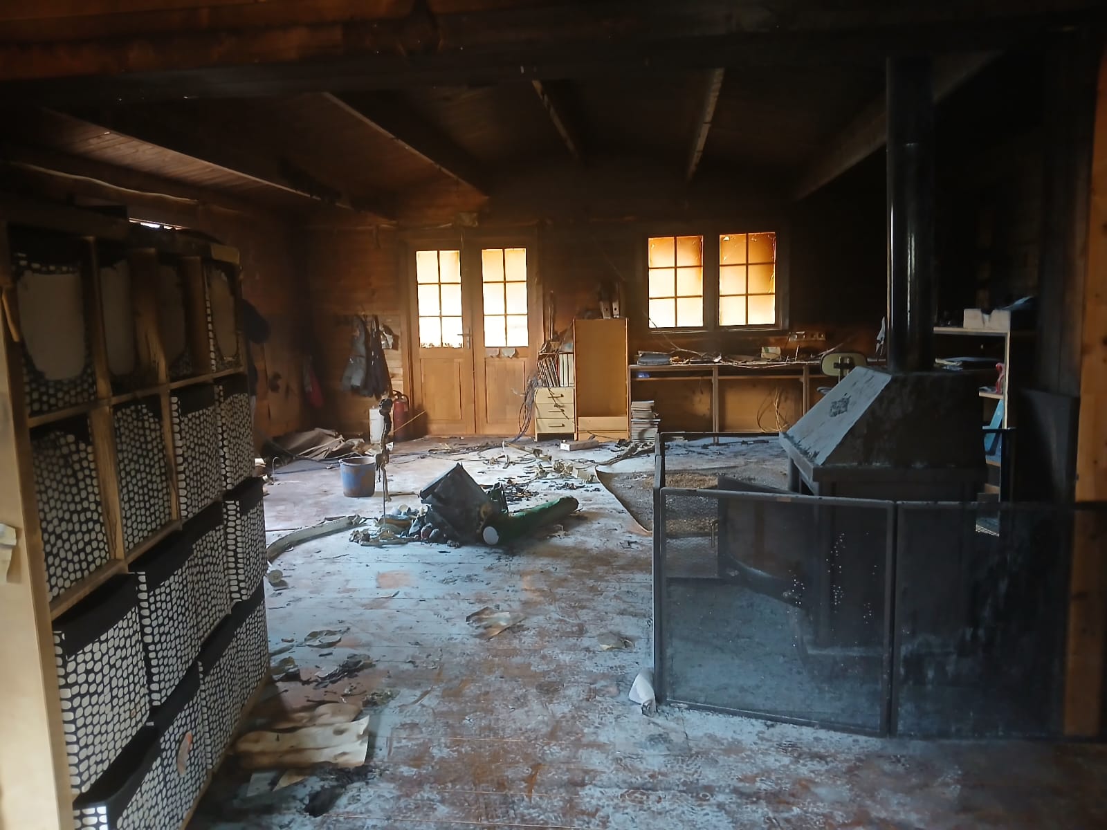 Arde una de las aulas de Caneto a causa de una estufa de leña Arde una de las aulas de Caneto a causa de una estufa de leña